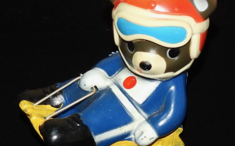 「【ソフビ貯金箱】たくぎん　札幌オリンピック　リュージュ　1972年」